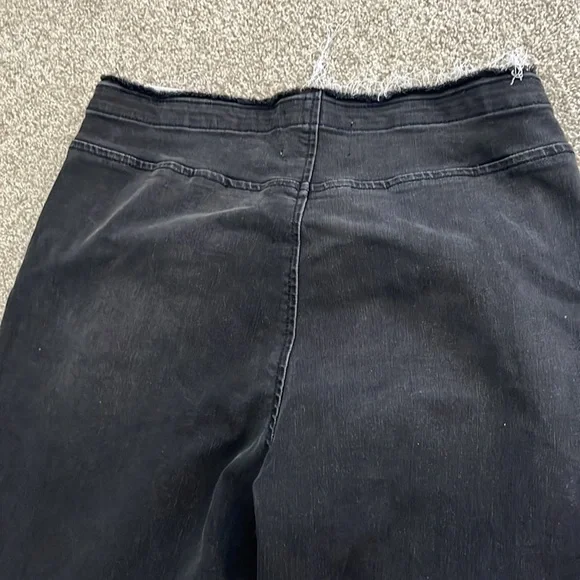 BDG distressed extreme flare pant - Picture 5 of 5